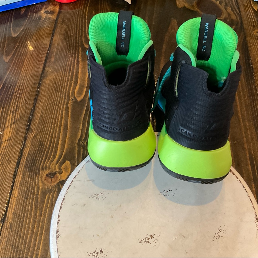 Under Armour Kids Sneakers - Black and Green great condition. - Picture 8 of 9